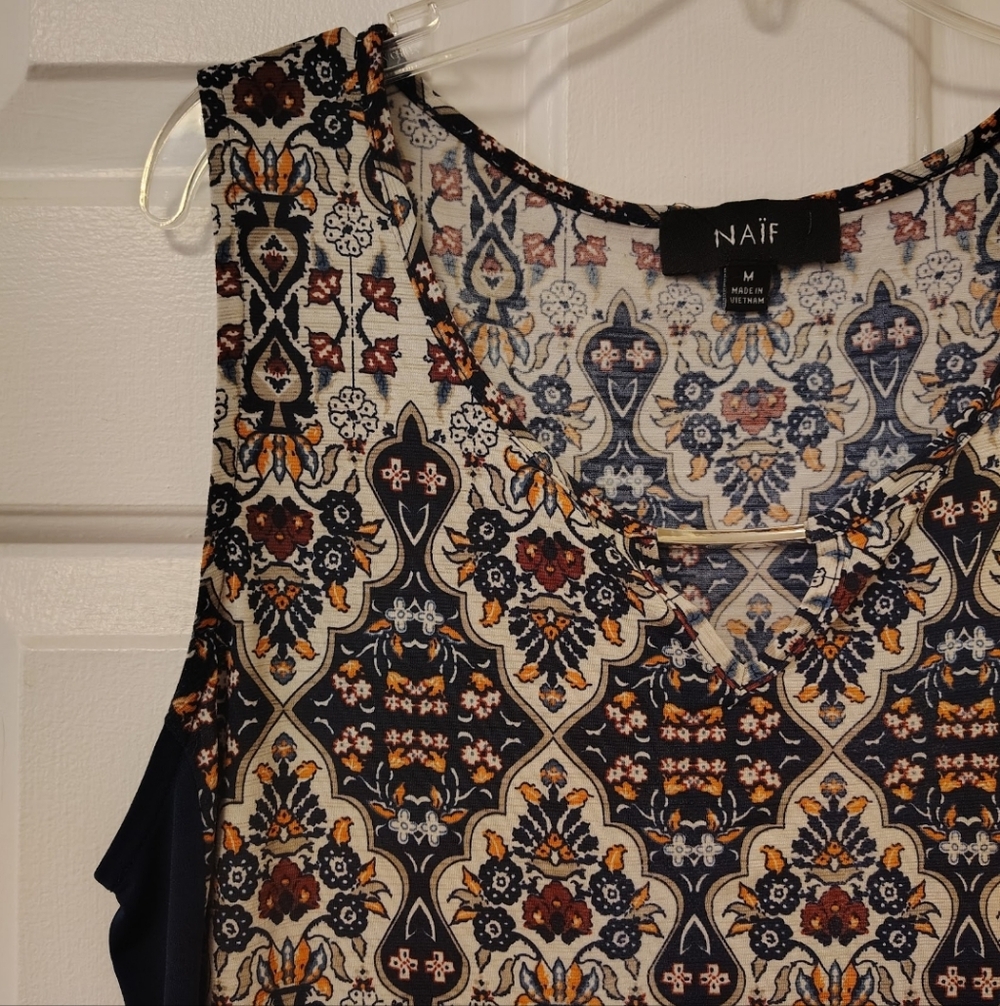 Naif Patterned Sleeveless Top - Picture 8 of 9